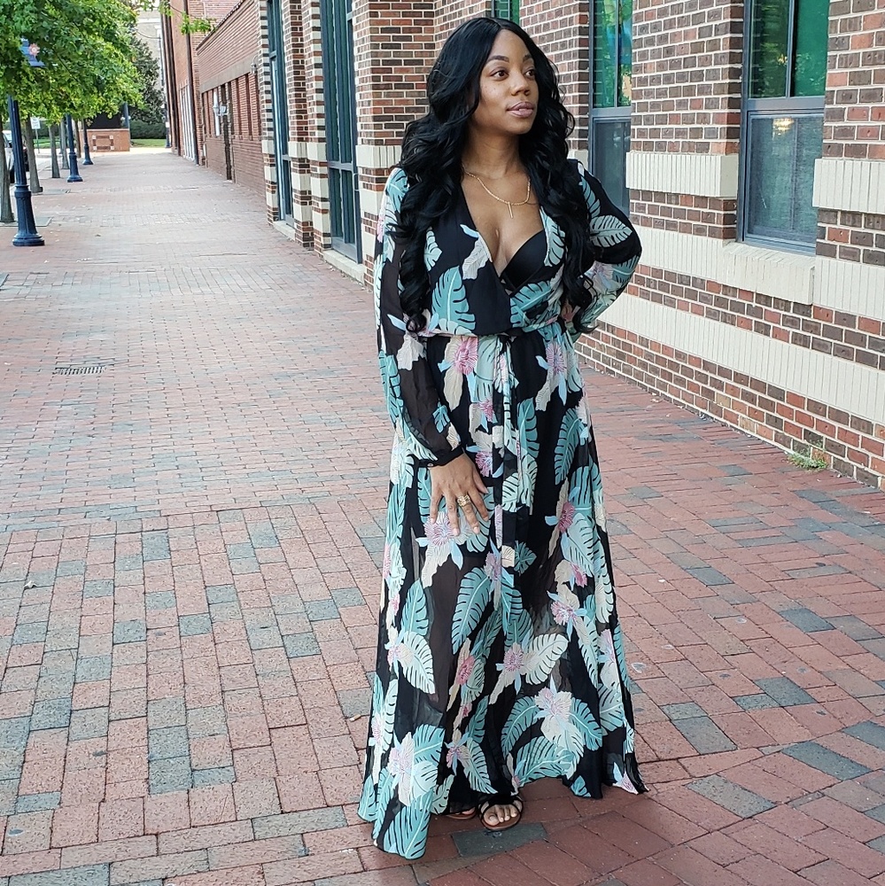 🆕️ Tropical print flowy maxi dress. - Picture 3 of 3